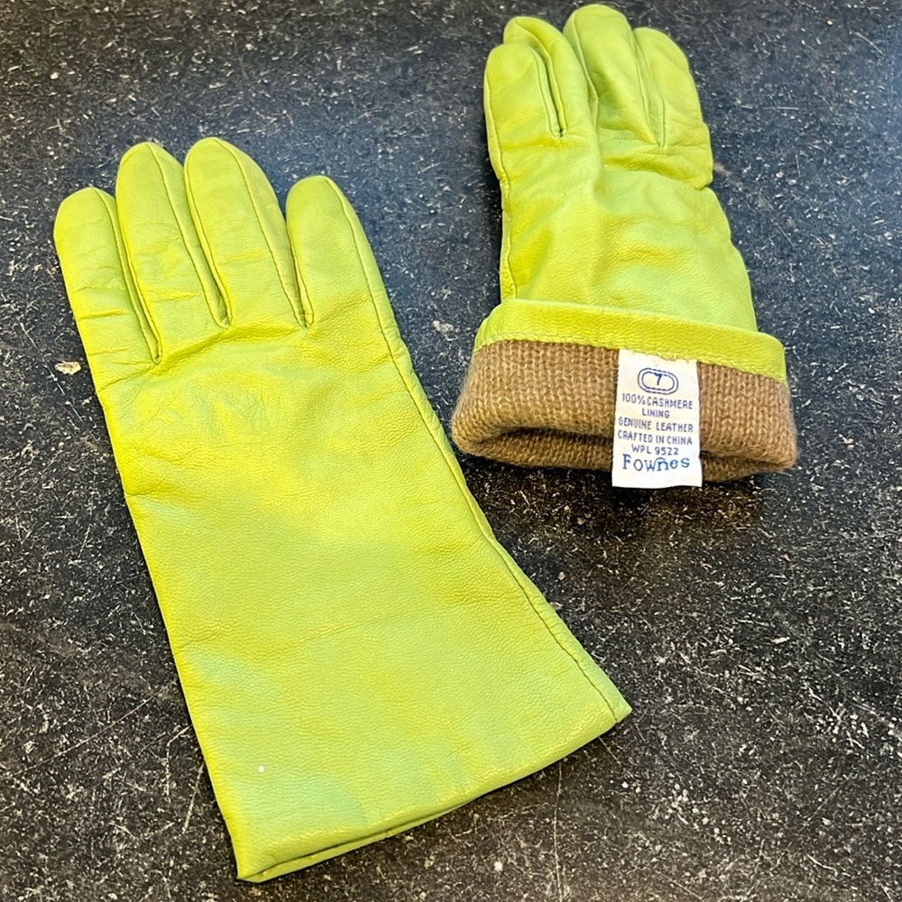 EUC Vintage Fownes Gloves Ladies Size 7 Lime Green Leather Cashmere Lined.